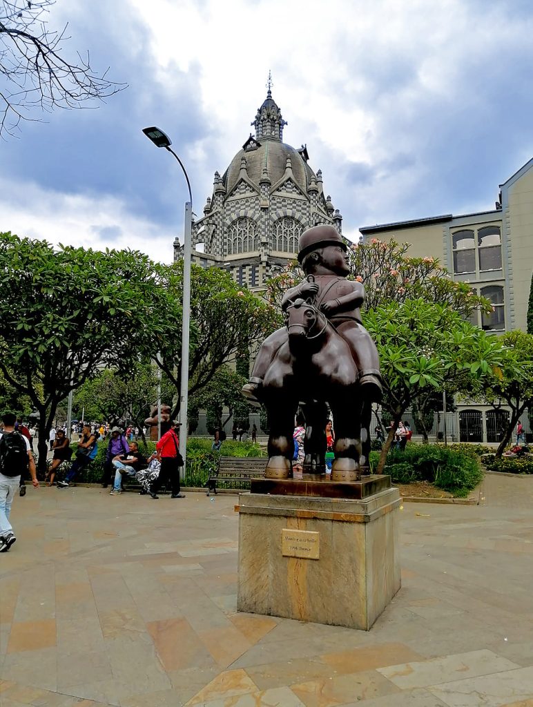 Cultura y naturaleza desde Bogotá 4 Medellín Plaza Botero